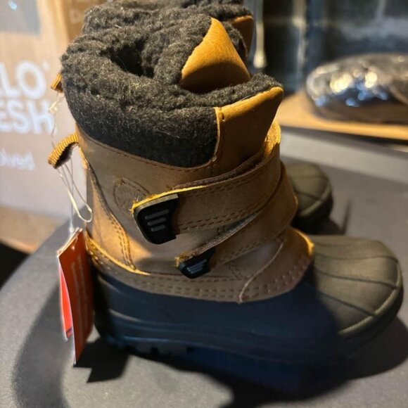 Baby Boy's Winter Boots size 5 - Picture 1 of 4